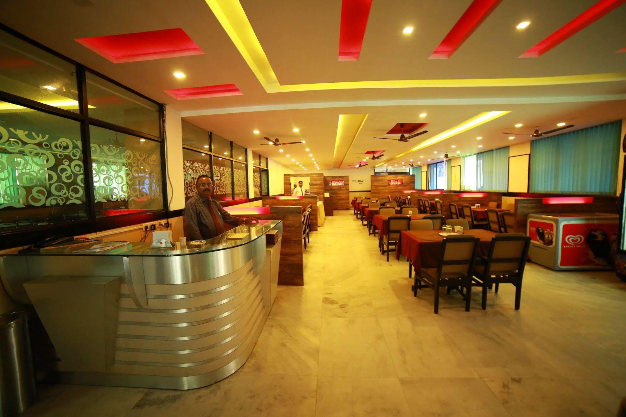 Qik Stay @ S.K. Continental Maisur Dış mekan fotoğraf