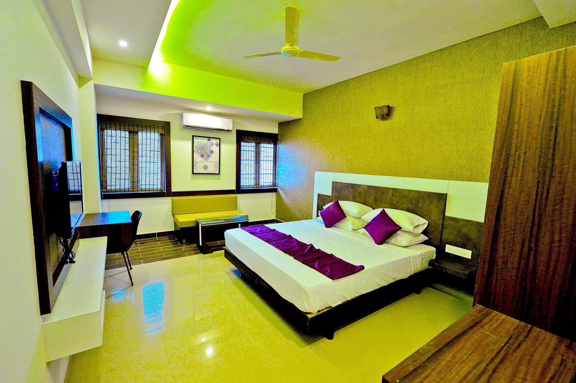 Qik Stay @ S.K. Continental Maisur Dış mekan fotoğraf