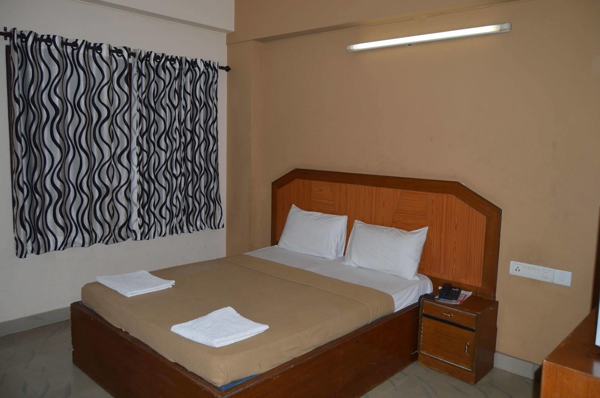 Qik Stay @ S.K. Continental Maisur Dış mekan fotoğraf